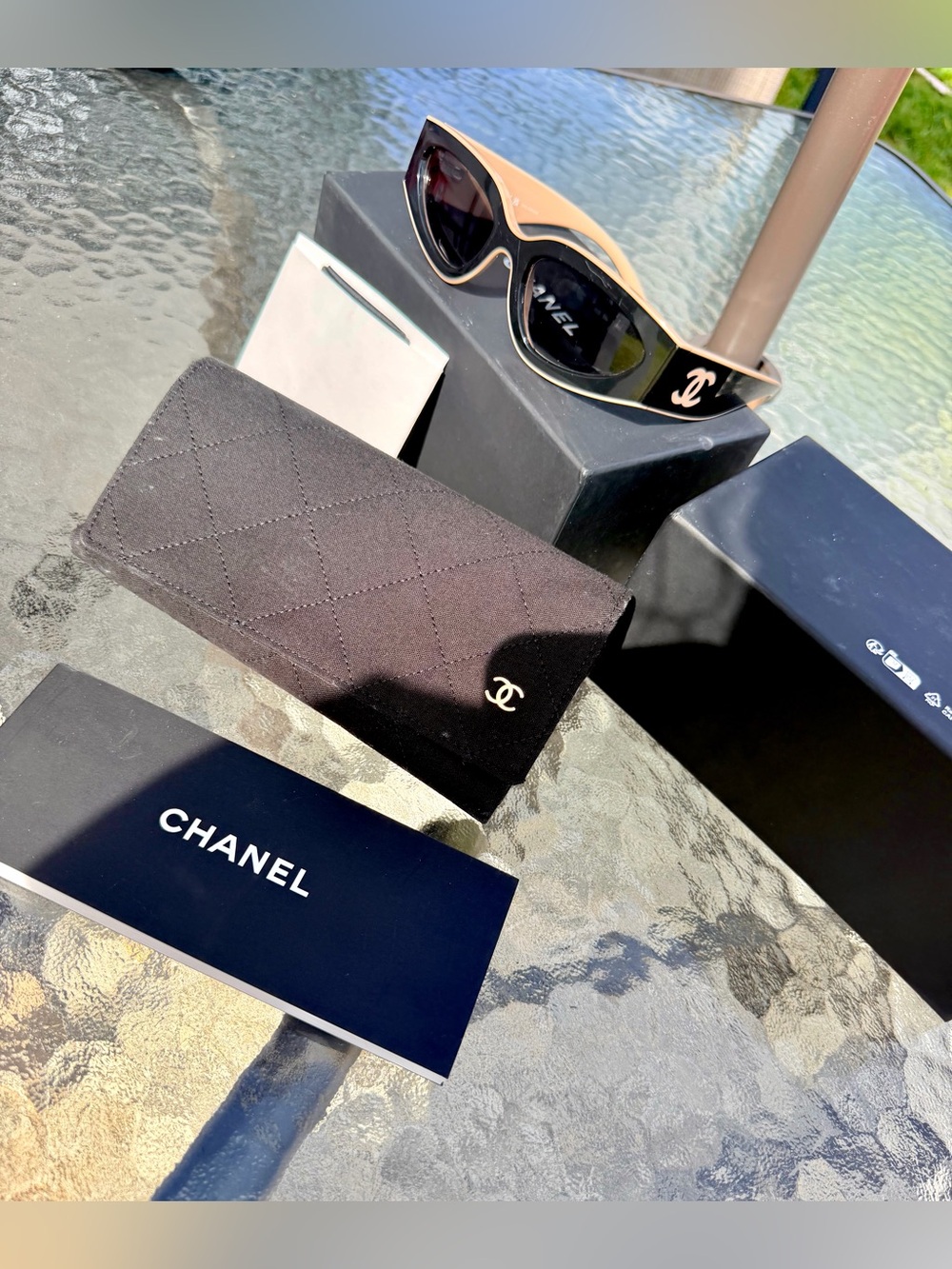 CHANEL Black and Nude Cat-Eye Sunglasses - Picture 7 of 8